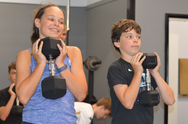 kids-holding-dumbells