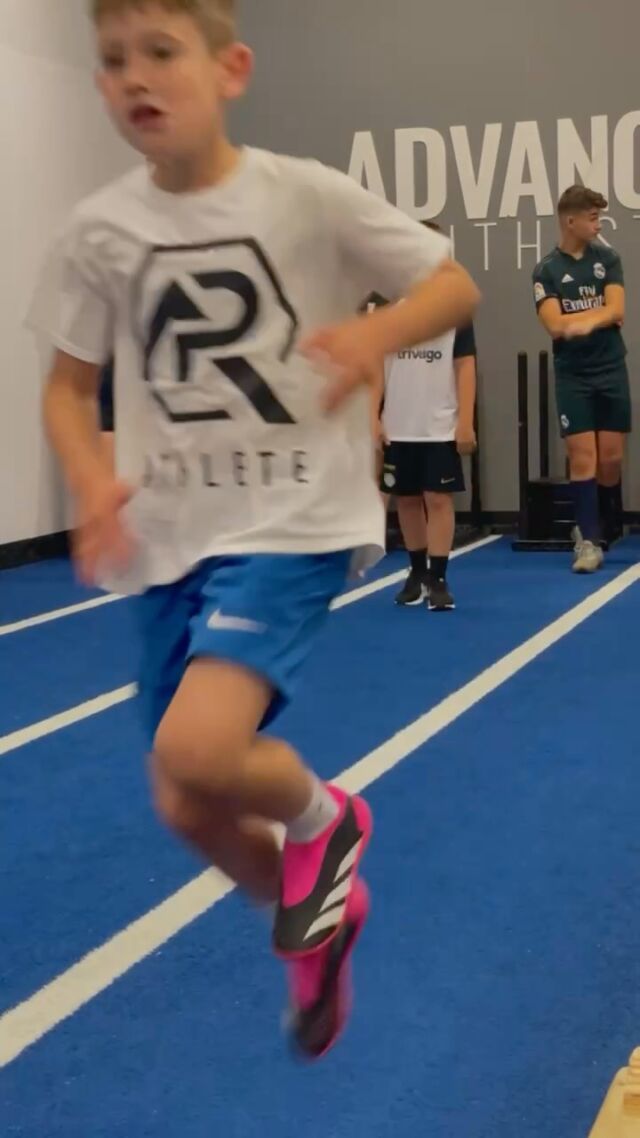Passion Energy and Footwork @ the Athlete Academy Programme ⚡️ 

#surrey #guildford #worplesdon #advanceperformance #hampshire #berkshire #adultclasses #lifting